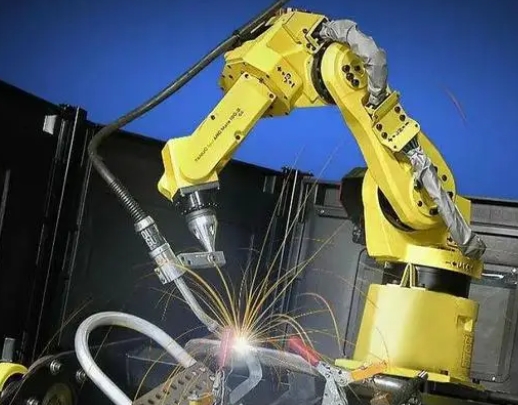 焊接机器人：确保焊接质量的稳定性和一致性